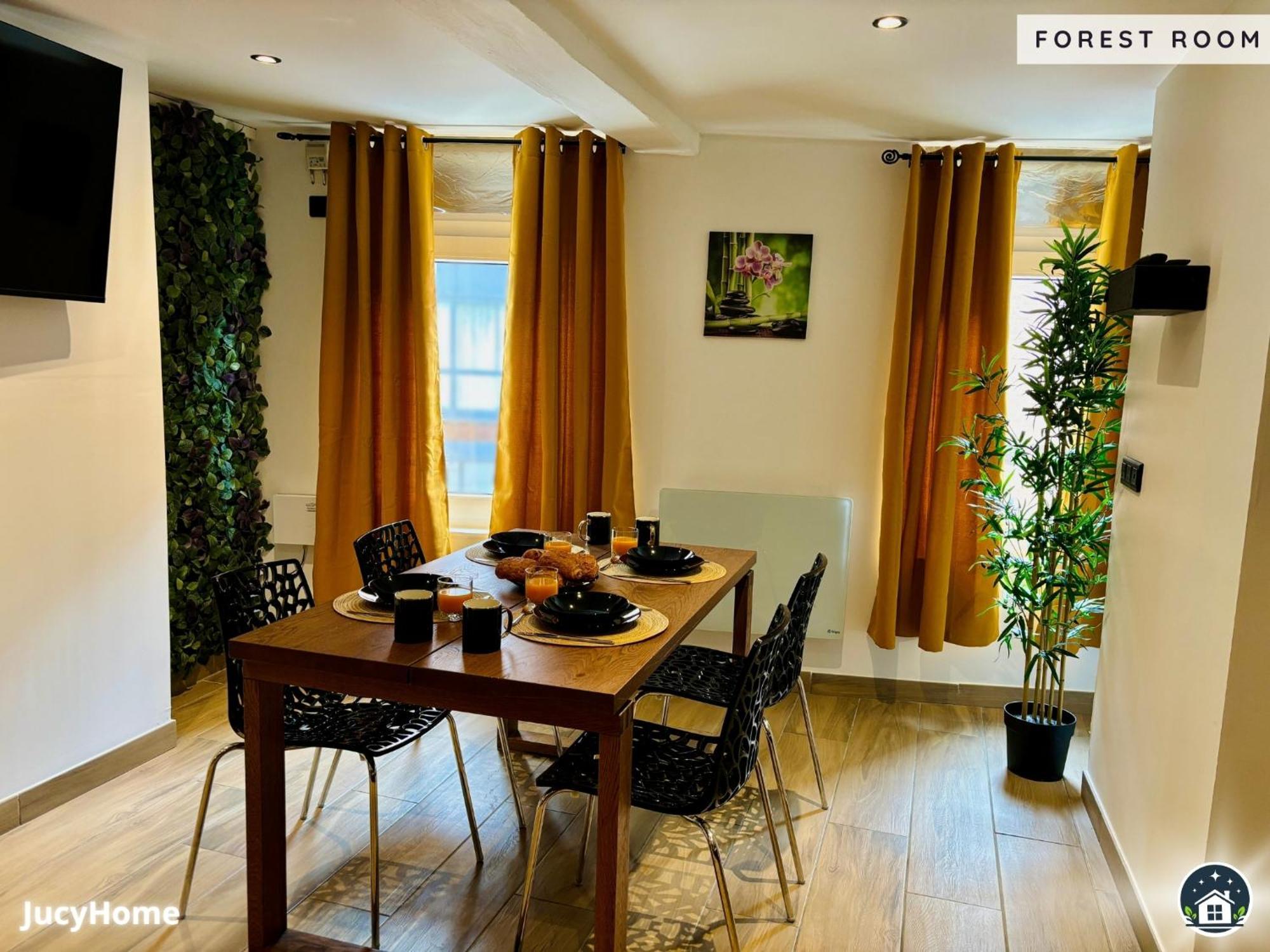 Forest Valenciennes Exterior photo